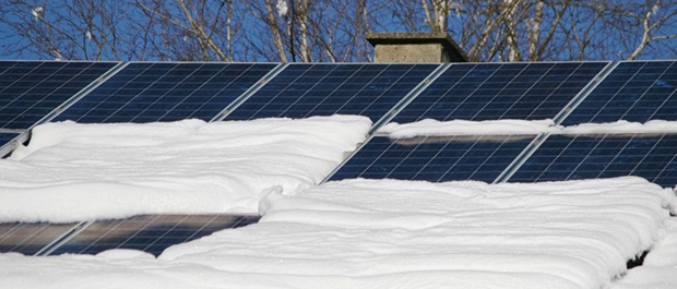 Tilpasser solcelleanlegg på tak for norske forhold